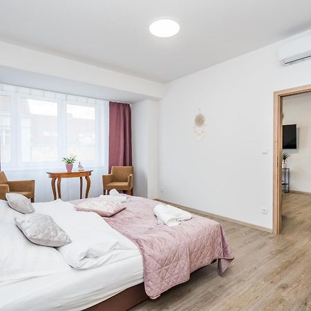 Perla Hradce 202 Apartment Hradec Kralove Exterior photo